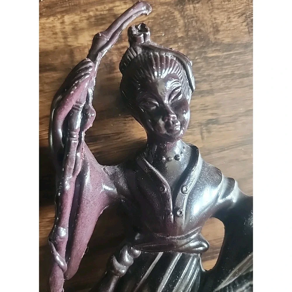 Geisha Girl Figurine holding Fish Bowl Faux-Wood Hong Kong Vintage 9
